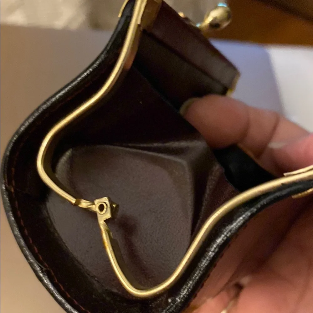Elegant Brown Leather Coin Purse with Gold Accents. Vintage - Picture 6 of 9